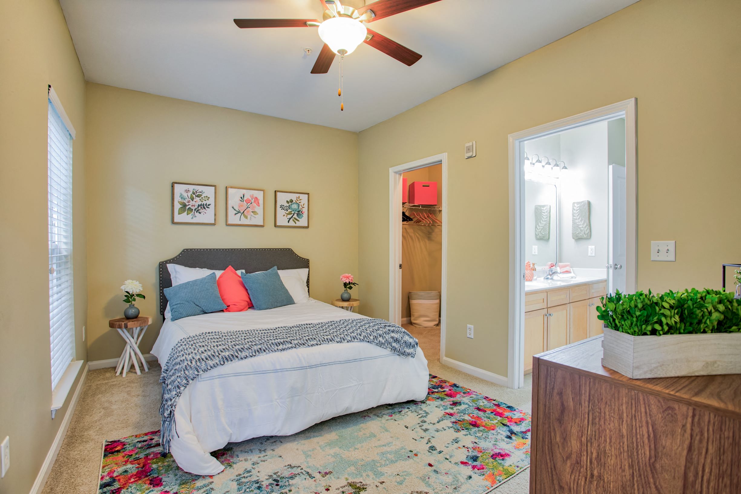 Photos of Worthington Luxury Apartments in Charlotte, NC